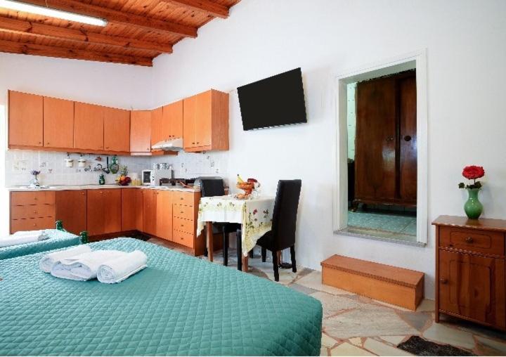 Old Castle & Mountain Wiew Apartment Heraklion  Exterior photo