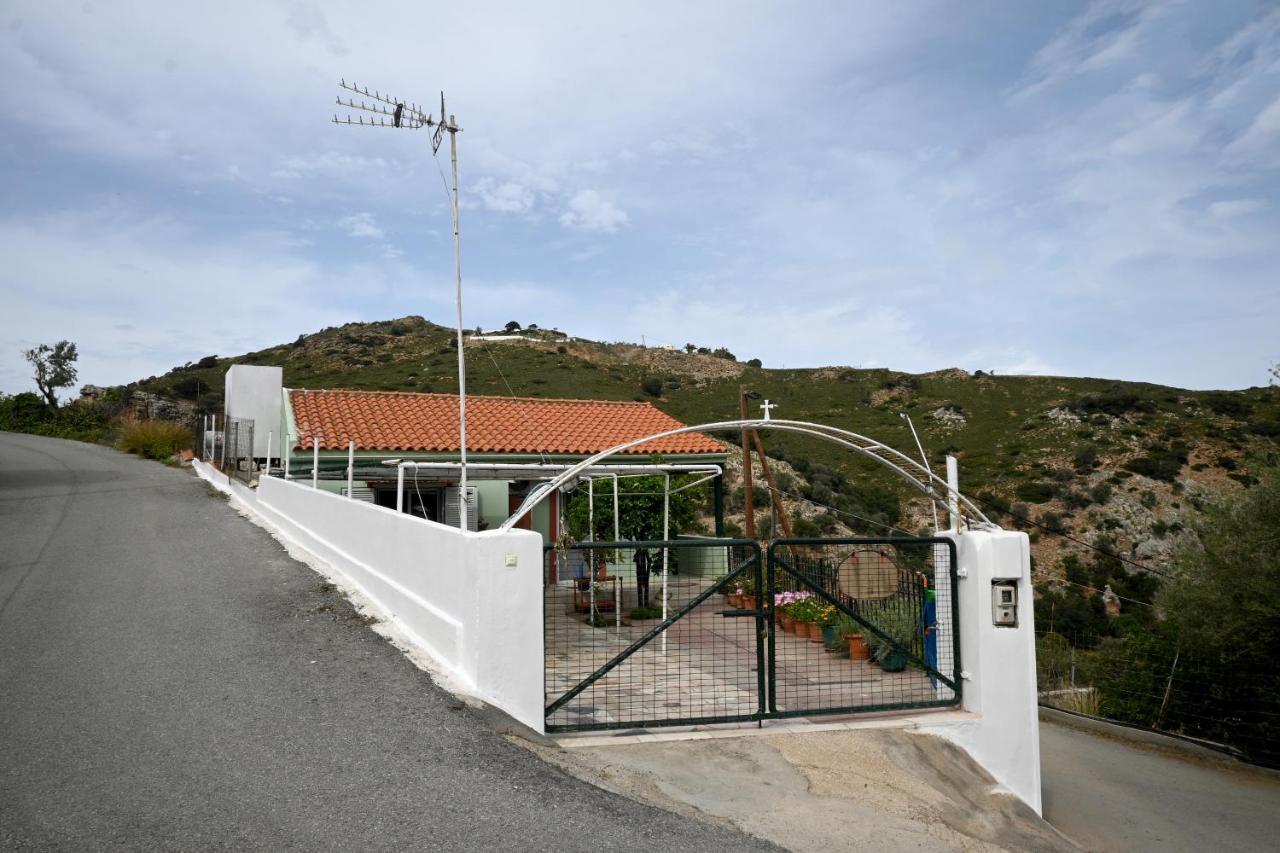 Old Castle & Mountain Wiew Apartment Heraklion  Exterior photo